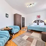 - 3bd For Family & Friends Apartment