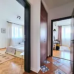 - 3bd For Family & Friends Apartment