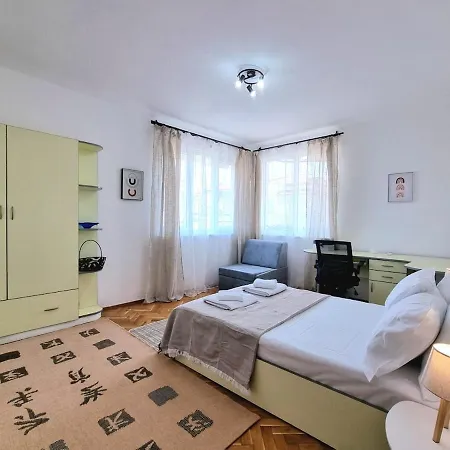 - 3bd For Family & Friends Apartment