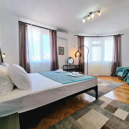 - 3bd For Family & Friends Apartment