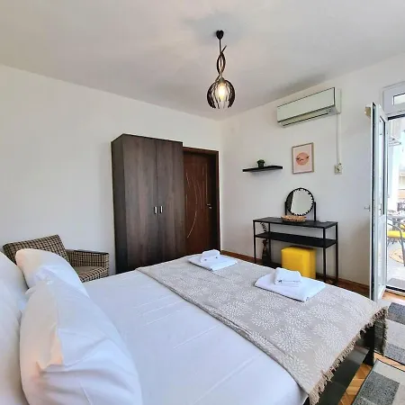 - 3bd For Family & Friends * 布尔加斯